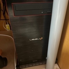 🉐12万円から10万円に変更🉐ゲーミングパソコンセット！！すべて売ります！テーブル椅子付き！！の画像