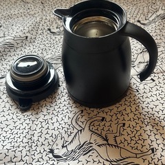 黒い保温保冷ポット　500mlの画像
