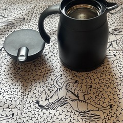 黒い保温保冷ポット　500mlの画像