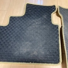 フロアマット 車の画像