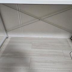 机、デスク（机、デスクだけです）の画像