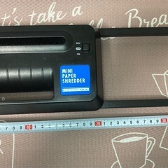 ゴミ箱に乗せるタイプのシュレッダーの画像