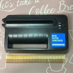 ゴミ箱に乗せるタイプのシュレッダーの画像