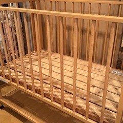 木製ベビーベットの画像