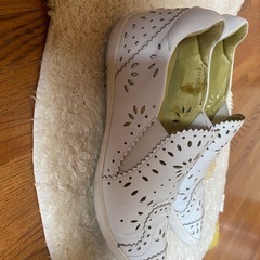 白のシューズの画像
