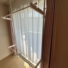 決まりましたアイリスオーヤマ 室内洗濯物干し 窓枠物干し 省スペースの画像