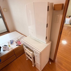 ニトリ 三面鏡ドレッサー ホワイト ガラス天板付きの画像