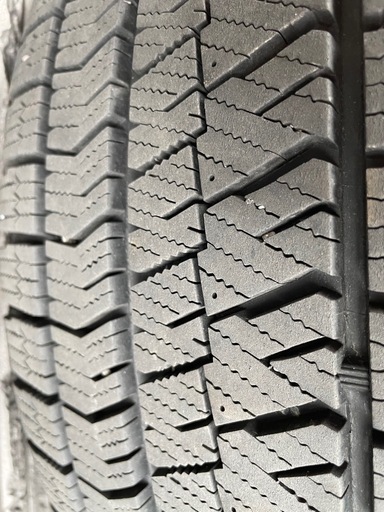 スタッドレス　ブリヂストンBRIDGESTONE BRIZZAK VRX2 205/60/16
