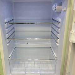冷蔵庫【配達無料お届け設置出来ます💫都内近郊🚚】✨2023年新品購入品✨レトロ風デザイン✨除菌クリーニング済✨超極美品✨他にも冷蔵庫.洗濯機.電子レンジ.オーブン電子レンジ.炊飯器.テーブル&椅子.机&チェアー.ベット&マットレス.ソファーなど多種多様な美品が有ります✨お気軽にお問い合わせ下さい💫の画像