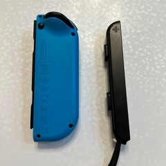 Nintendo Switch Joy-Con 青 ストラップ付きの画像