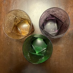 今日の気持ちは何色？三色グラスの画像