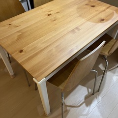IKEA ダイニングテーブル　椅子２つ付きの画像