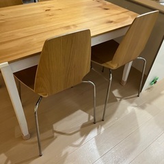 IKEA ダイニングテーブル　椅子２つ付きの画像