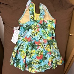 【新品】女の子の水着135-145の画像