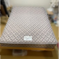ダブルベッドの画像