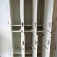 鍵付き６人用ロッカー　ラスト1台の画像