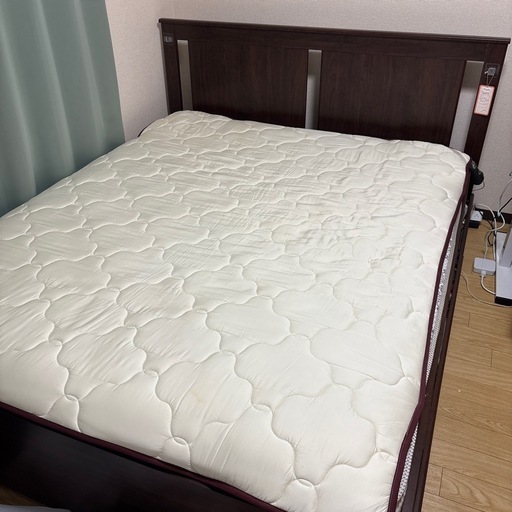 IKEA クイーンサイズベッドフレーム