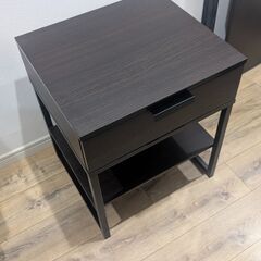 イケア IKEA TRYSIL トリスィル ベッドサイドテーブル, ダークブラウン, ブラック45x40 cmの画像