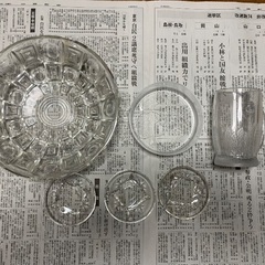 欠けた食器の画像