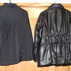 コート2点まとめて③　黒系中綿コート　裏地ベージュ花柄＆シャーリングの画像