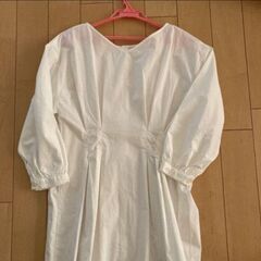 白いワンピースの画像