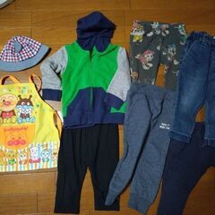 早い方優先。最終値下げ。子供服　90〜95①　まとめて48着　おまけエプロン、帽子付きの画像