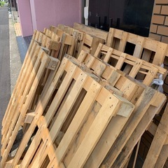 決まりました　木製パレットいっぱいの画像