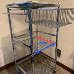 マーブルトップのスチールシェルフの画像
