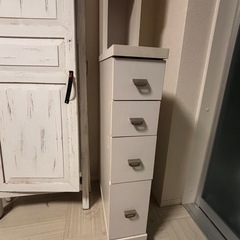 【お譲り先決定です☆】ホワイトの隙間収納 オシャレの画像