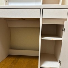 【お譲り先決定しました⚠️】学習机&イスの画像