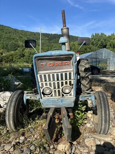 フォード　2000 2WD 約34馬力　エンジン始動確認済み