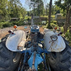 フォード　2000 2WD 約34馬力　エンジン始動確認済み
の画像