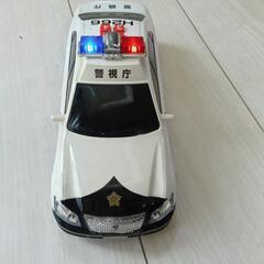 音が鳴るパトカーの画像