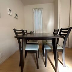 Dinning table + chairs ダイニングテーブルと椅子の画像