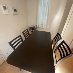 Dinning table + chairs ダイニングテーブルと椅子の画像