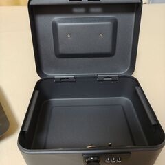 ダイヤル式収納ボックス（金属製）の画像
