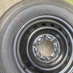 ハイエース　タイヤ4本セット　ブリヂストン　純正ホイール　 新車外しの画像