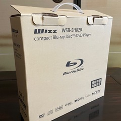 DVDプレイヤーとケーブルの画像