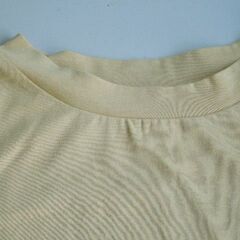 【ご成約済】マスタード色のコットンTシャツ（未使用）の画像