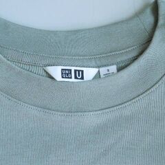 【ご成約済】UNIQLO モスグリーンのメンズTシャツ（未使用）の画像