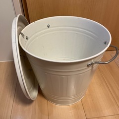 IKEA 蓋付ゴミ箱の画像