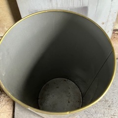 昔のタバコ 
傘立てになりそうな缶の画像