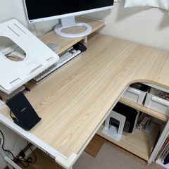 L字型デスクワークの画像