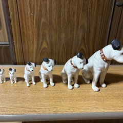 犬の置物大小7体の画像