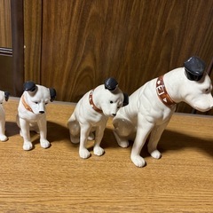 犬の置物大小7体の画像
