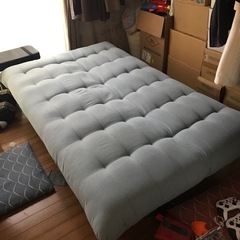 ライトブルー ソファベッド 小さなシミありの画像