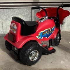 かわいい子供用　乗用車玩具　車　３００円の画像