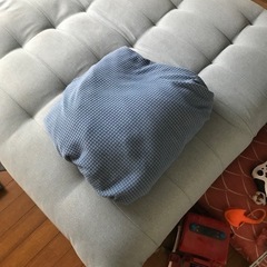 ライトブルー ソファベッド 小さなシミありの画像
