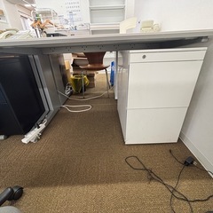 受け渡し者決定済み　
無料　 オフィス机　オフィスデスクの画像