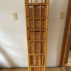 夏にピッタリのアジアン風な棚の画像